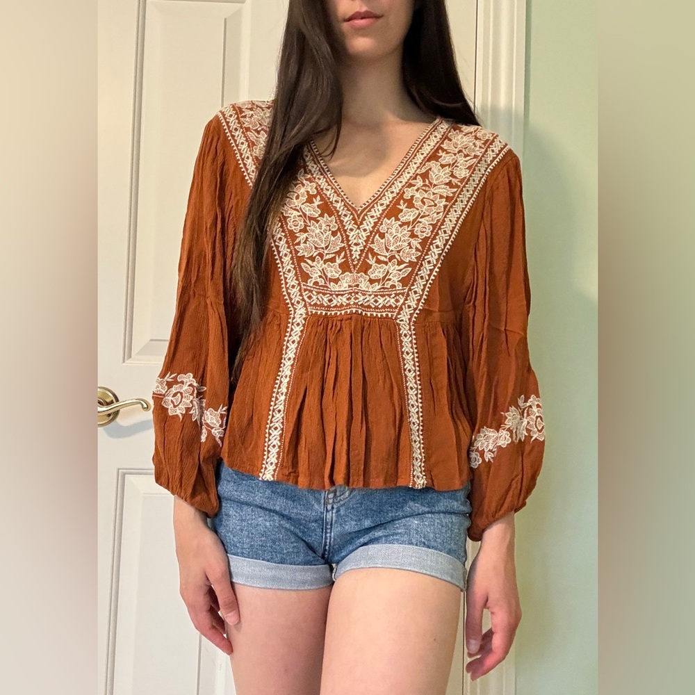 AE Embroidered Puff-Sleeve Top